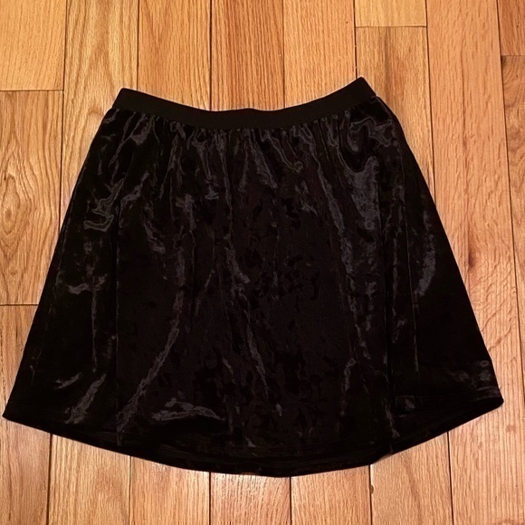 Children's Place Black Velvet Skirt - Picture 1 of 2